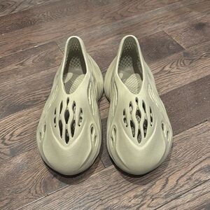 Yeezy foam runners (stone salt color) size 5